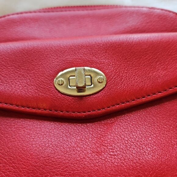 Talbots Vibrant Red Soft Leather Pebbled  Wristlet/Clutch Zip Turn Lock EUC - Picture 2 of 9